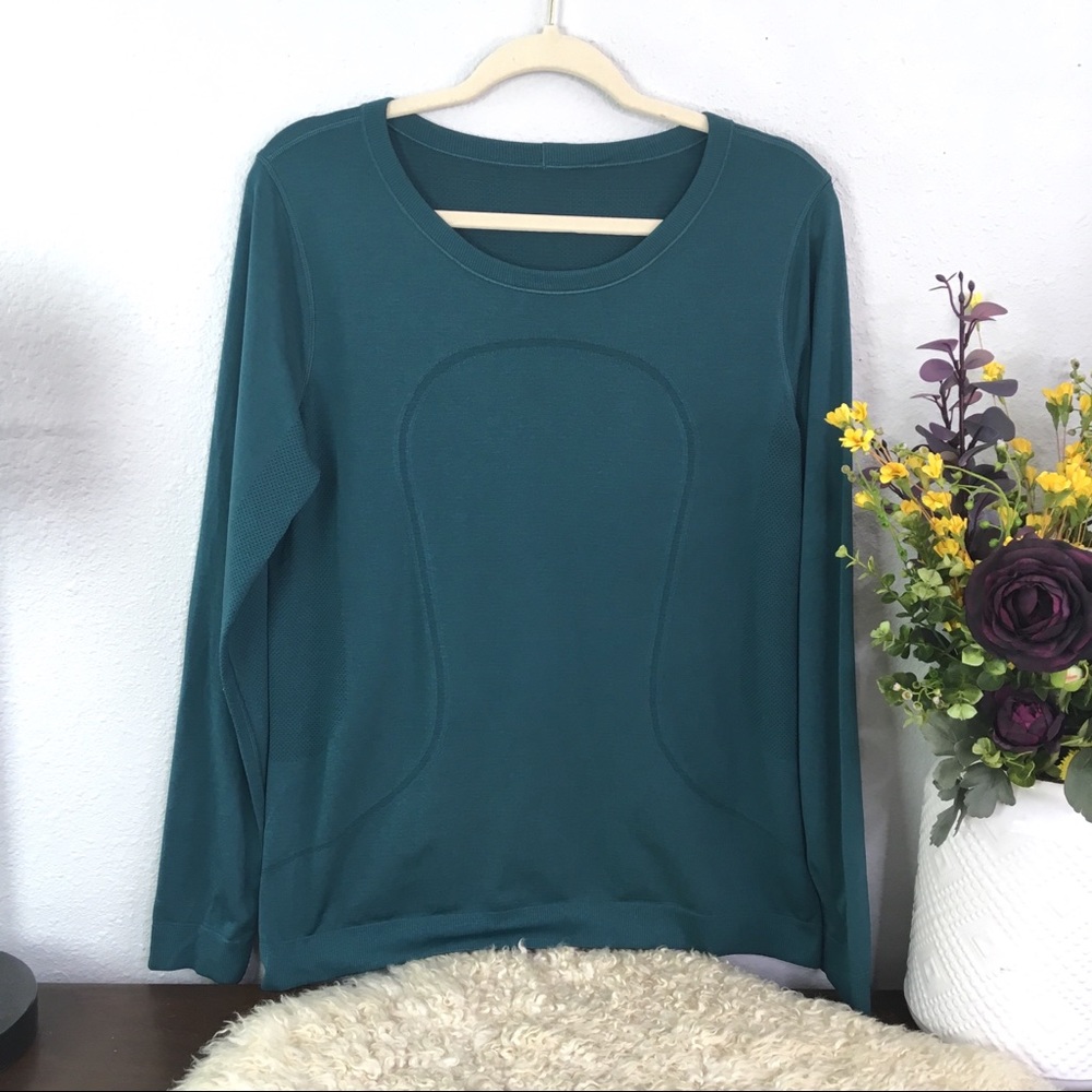 Lululemon run swiftly tech breeze relaxed fit crew